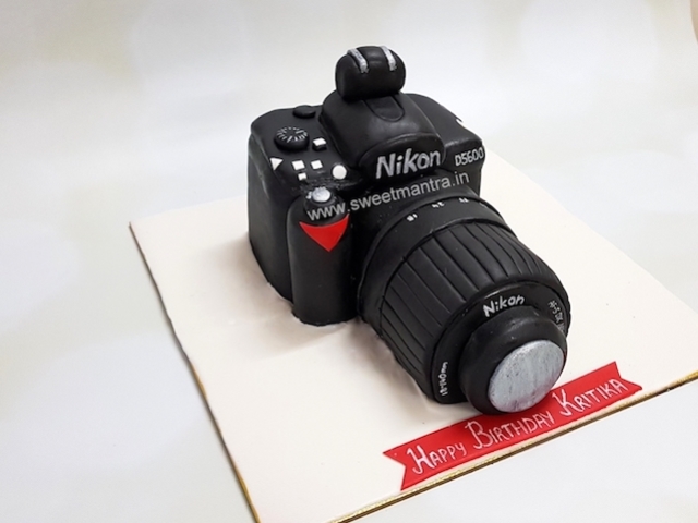 Nikon DSLR camera shaped 3D designer cake in Pune