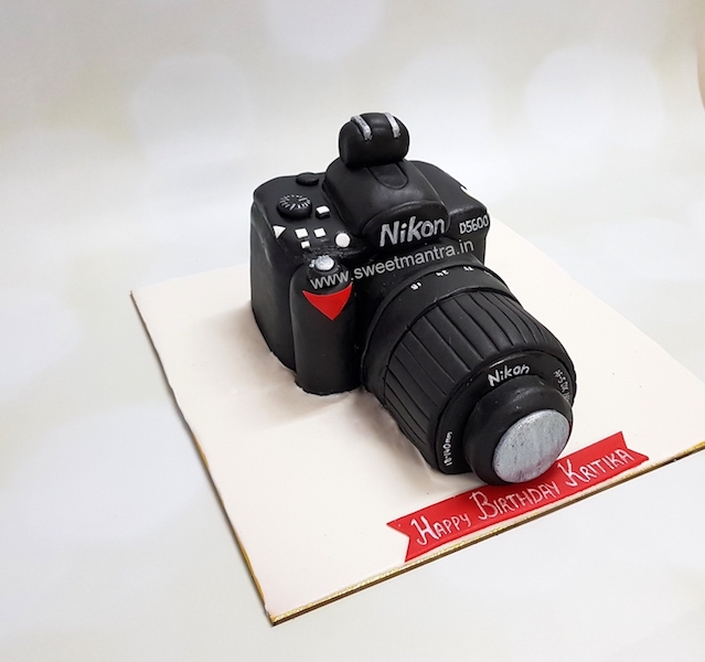 Nikon DSLR camera shaped 3D designer cake in Pune