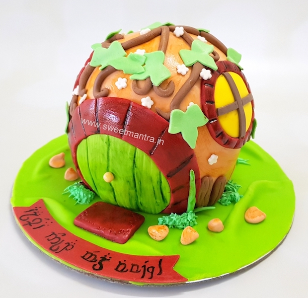 Hobbit house shaped 3D designer fondant cake in Pune