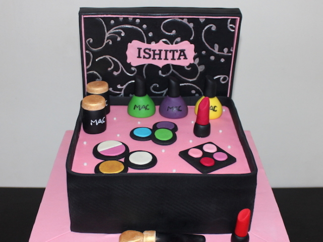 Makeup Box shaped 3D designer cake for girls birthday in Pune