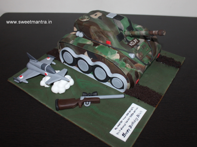Indian Army, Military tank shaped 3D cake in Pune