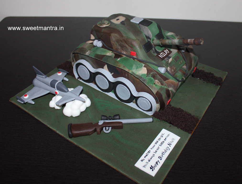 Indian Army, Military tank shaped 3D cake in Pune