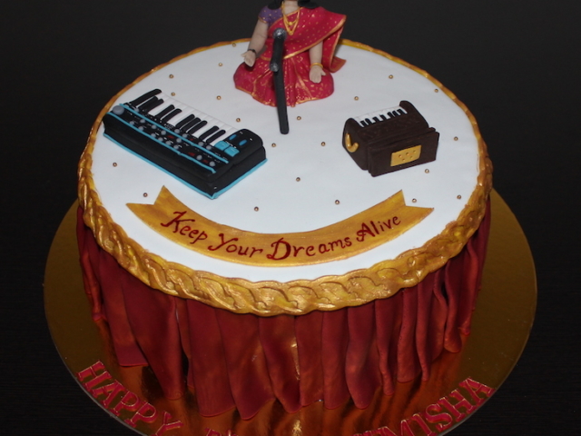 Indian classical music theme cake for singer in Pune