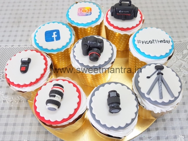 Camera, Photography theme customized cupcakes in Pune