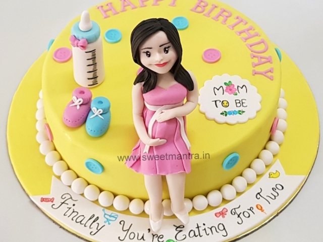 Mom to be cake for pregnant ladys birthday in Pune