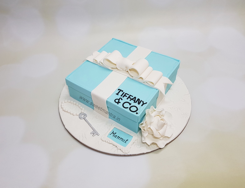 Tiffany gift box shape 3D cake for wife's birthday in Pune