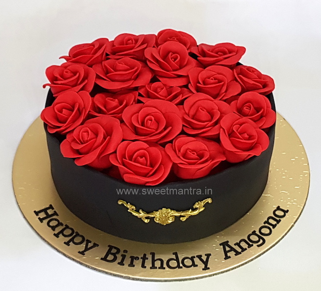 Roses flower theme designer cake for wife's birthday