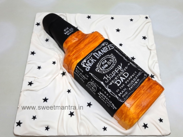 Jack Daniels whiskey bottle cake