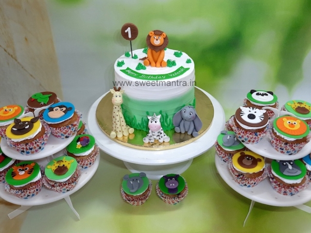 Animals theme sugar table for 1st birthday in Pune