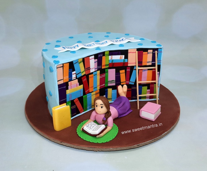 Library theme cake