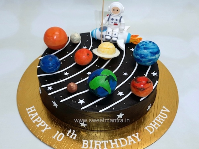 Planets and Astronaut theme cake