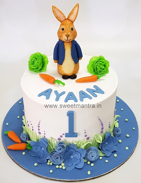 Rabbit theme cake
