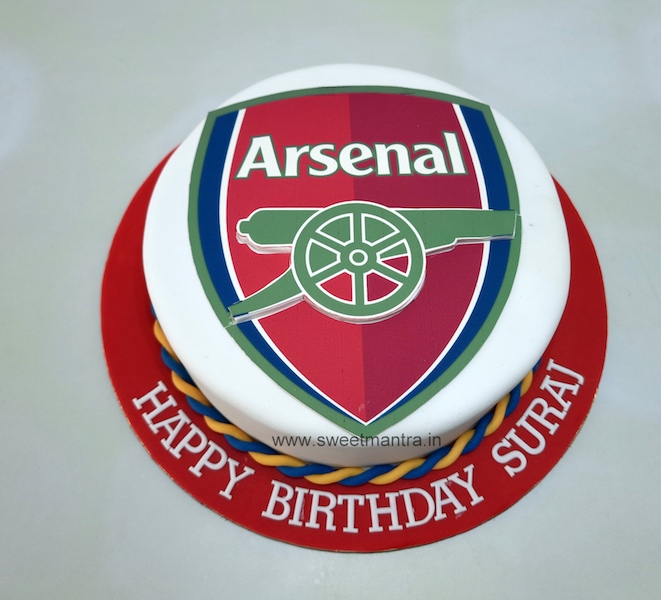 Arsenal logo cake