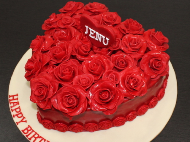 Heart shaped cake with roses