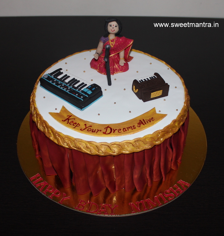 Cake for classical singer
