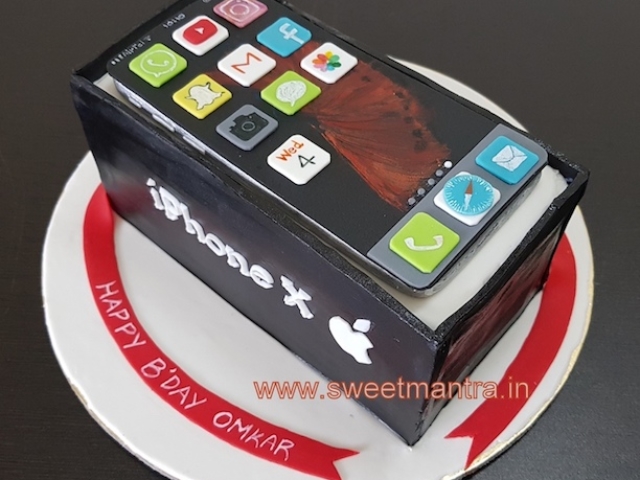 iPhone lover cake