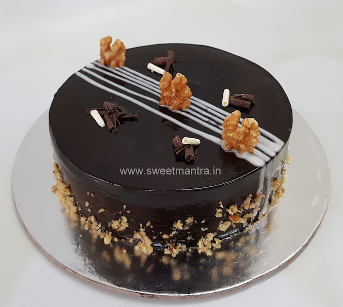 Chocolate Walnut cake in Pune