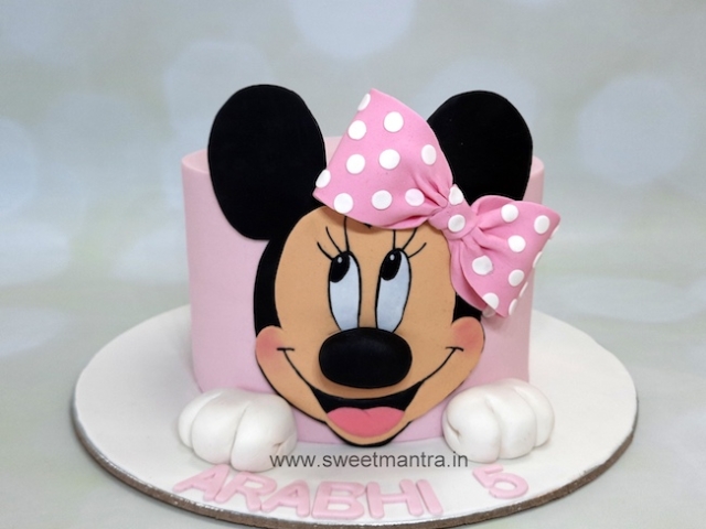 Minnie mouse theme cake