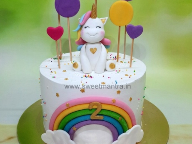 Semi fondant unicorn cake