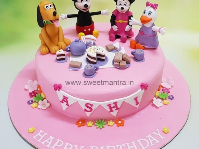 Mickey and Minnie mouse cake