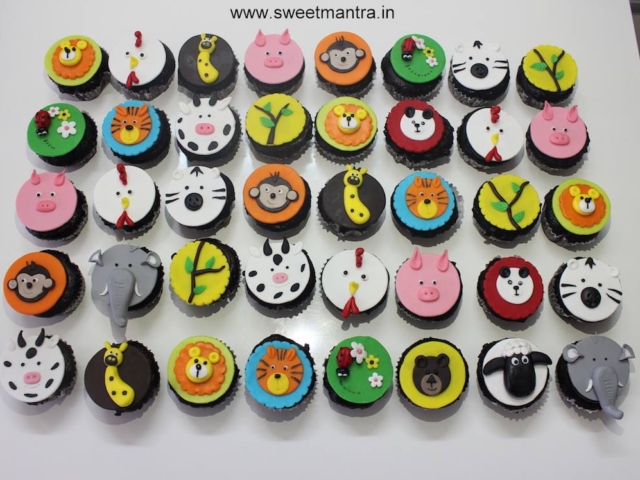 Jungle theme cupcakes