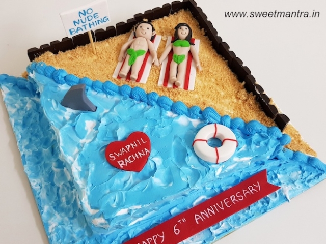 Anniversary cake with couple