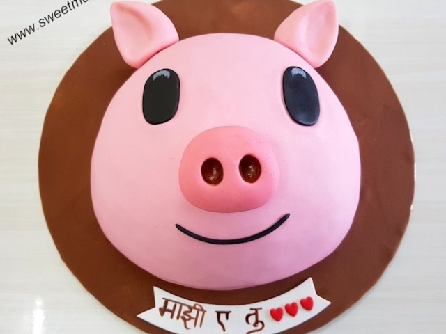 Pig face emoji cake