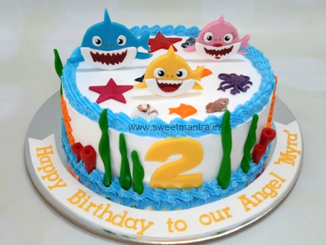 Baby Shark family design cake