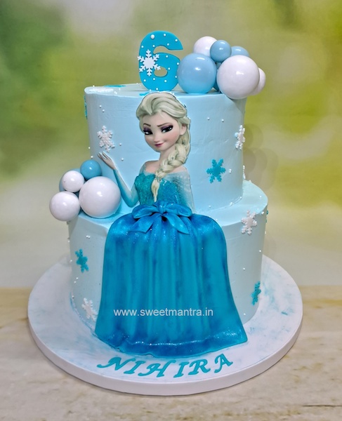 Elsa tier cake in cream