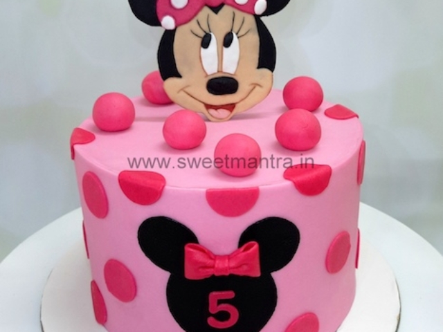 Minnie face design cake