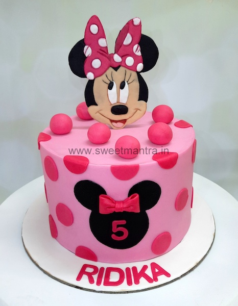 Minnie face design cake
