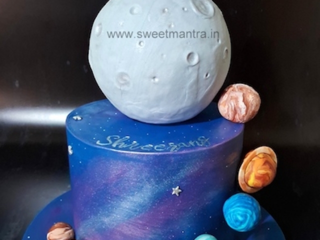 Moon and planets cake