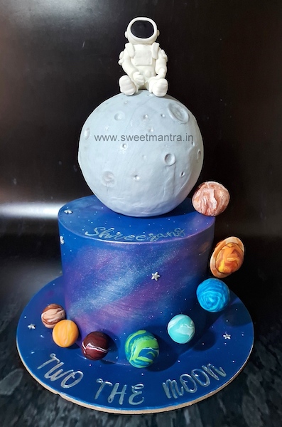 Moon and planets cake