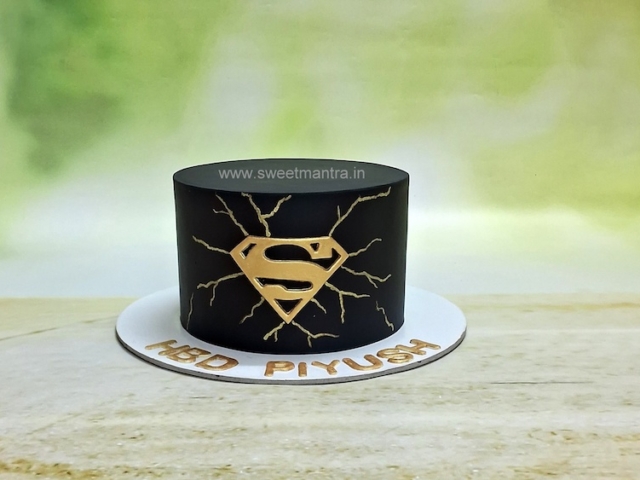 Superman black and gold cake