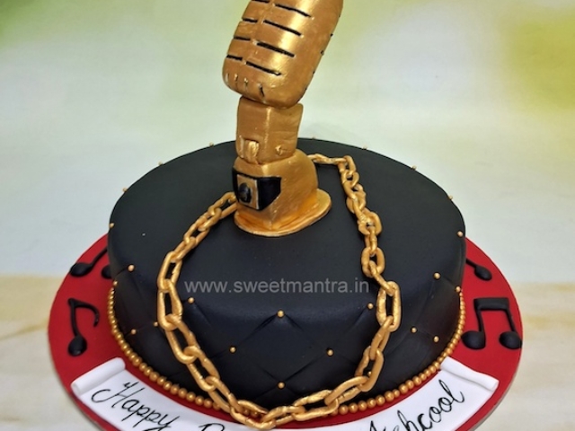 Customised cake for Singer