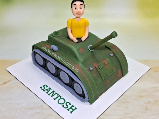 Army tank cake for defence supplier