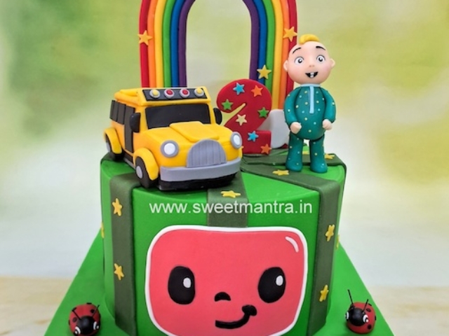 Cocomelon Wheels on the bus cake